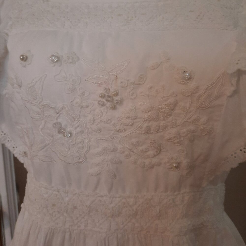 Delicate All-white Ruffled Cotton Top - Picture 2 of 9